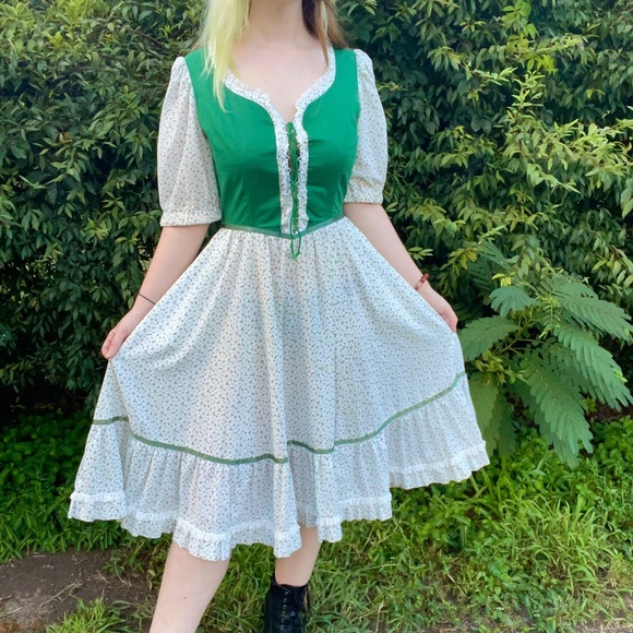 Vintage 70s prairie dress - Picture 2 of 4